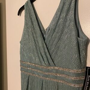 R&M Richards Green Maxi Dress Elegant and Flowing